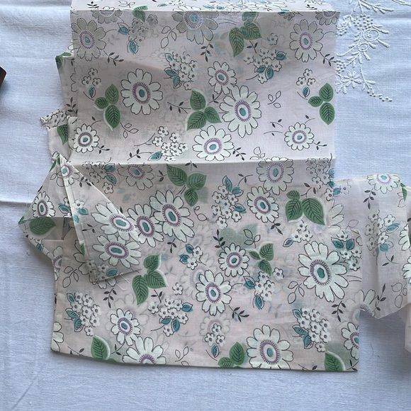 Vintage organdy (ca 1950's) floral print organdy remnant, 9" x 19" - Picture 5 of 5